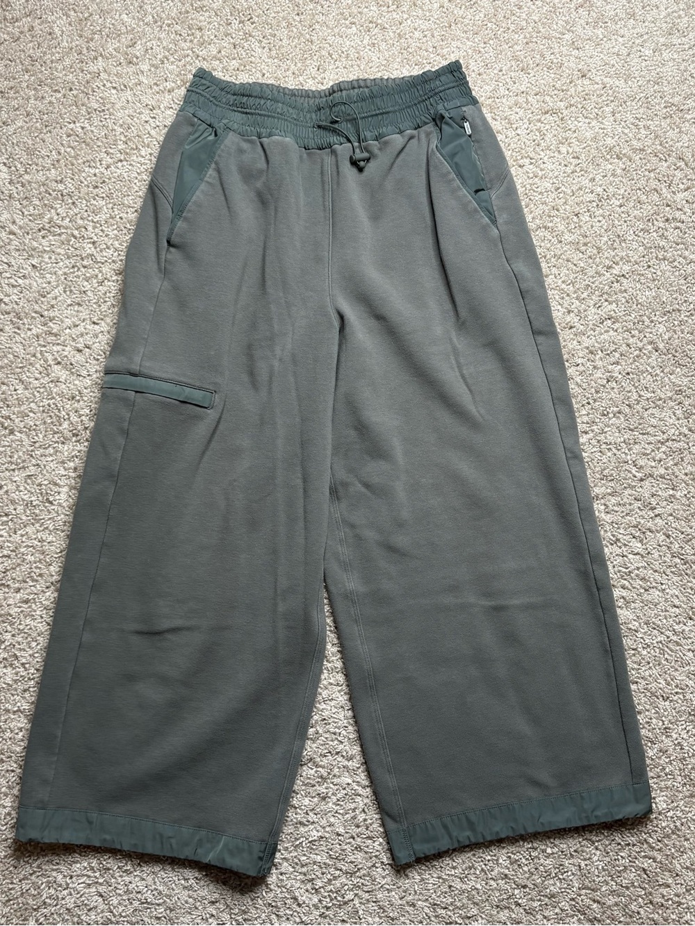 Athleta Triumph Hybrid Wide Crop